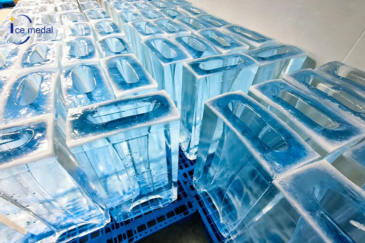 Transparent ice blocks produced by a direct-cooling ice block machine.jpg