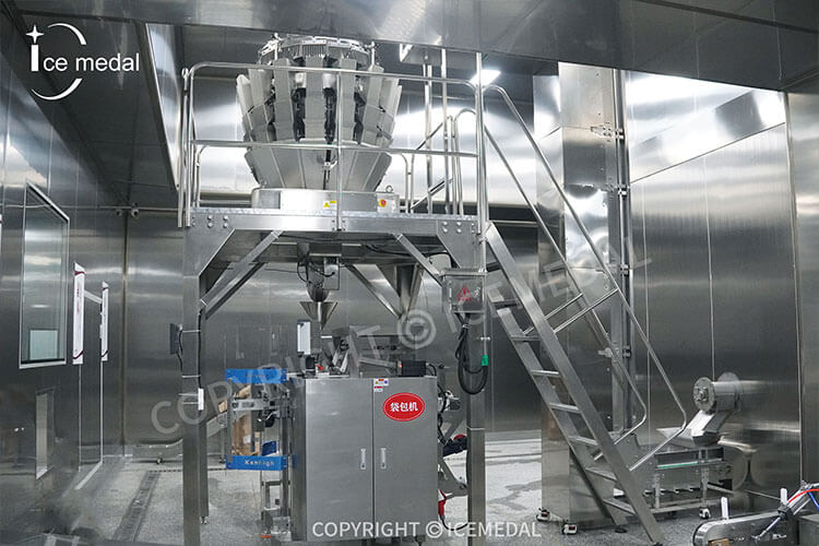 automatic packing machine.jpg